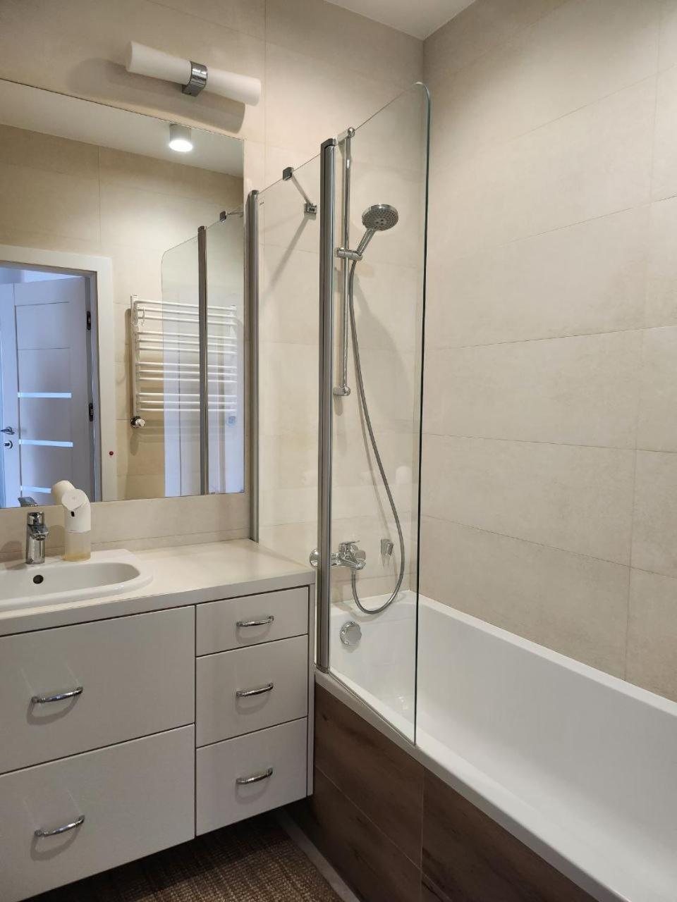 Chopin Airport Apartments Варшава Екстериор снимка